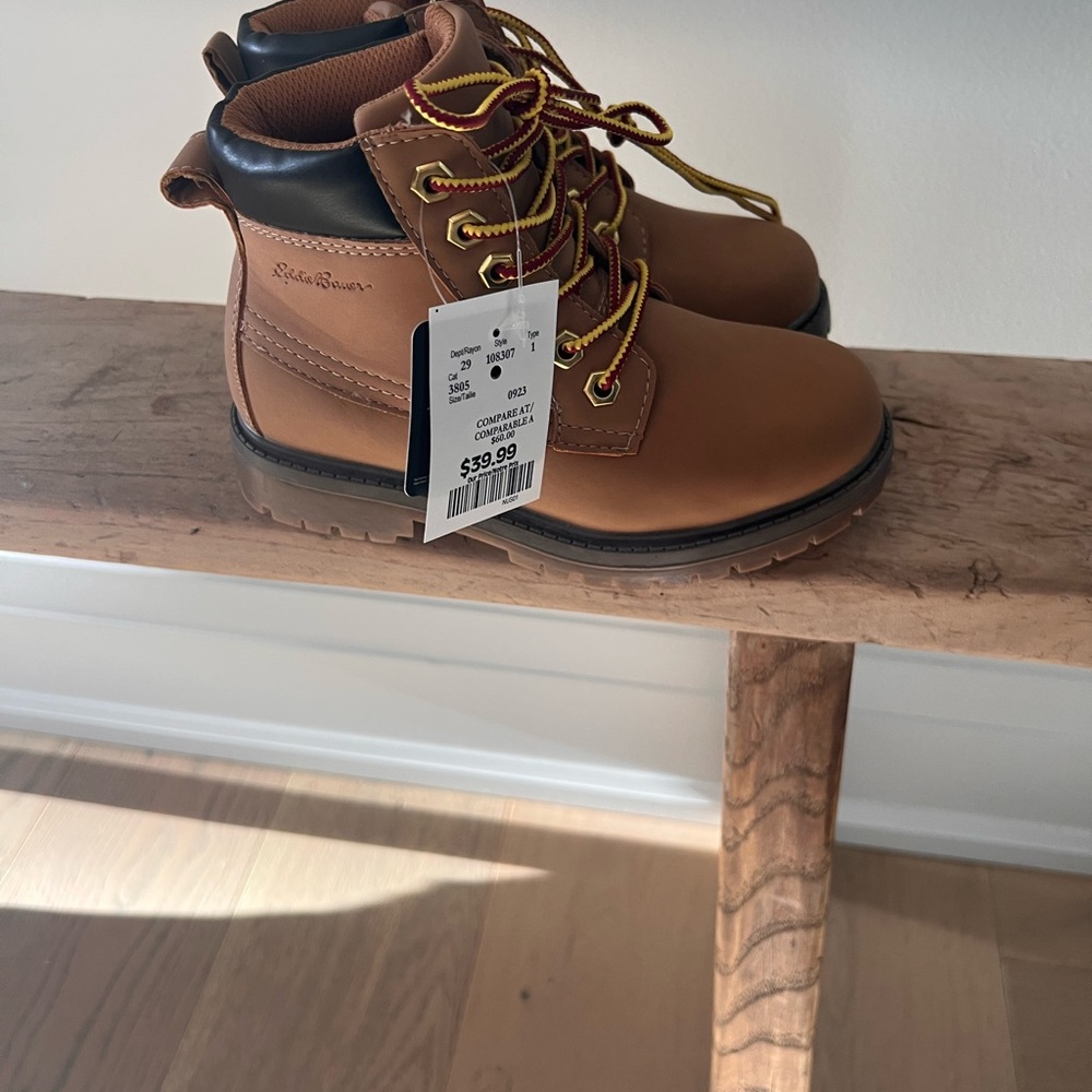 EDDIE BAUER KIDS size 1 BOOTS BRAND NEW